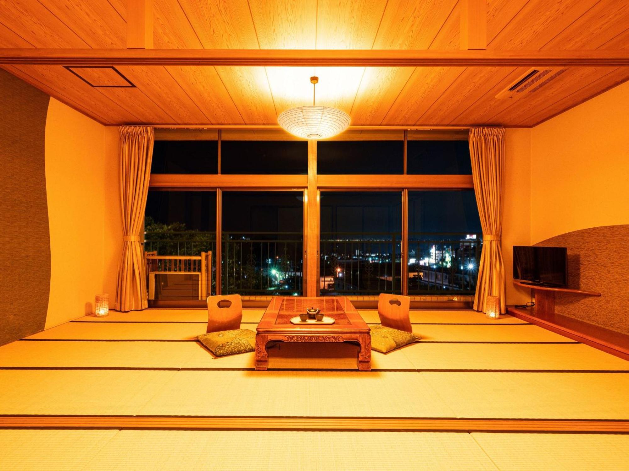 Ooedo Onsen Monogatari Premium Hotel Fugetsu Beppu Quarto foto